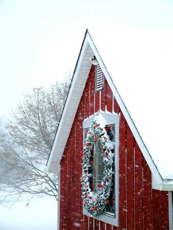 39-snowy-barn